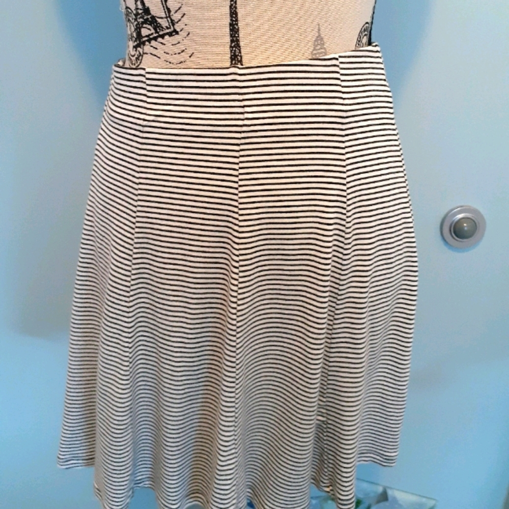 Mini stripped skirt.